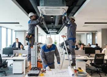 İş Yerlerinde Klima Montajı Nasıl Planlanmalı? Verimlilik ve Konforun Mühendisliği